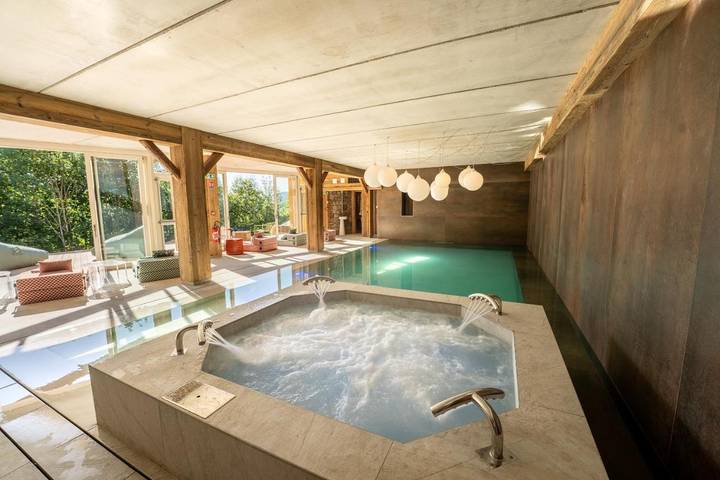 Maison de vacances pour 30 personnes, avec jacuzzi et sauna ainsi que jardin et piscine - 1