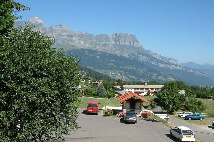 Gîte pour 6 personnes, avec jardin et balcon dans Office De Tourisme De Combloux