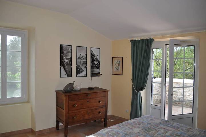 Location de vacances pour 4 personnes, avec terrasse ainsi que jacuzzi et jardin, animaux acceptés à Lussan - 3