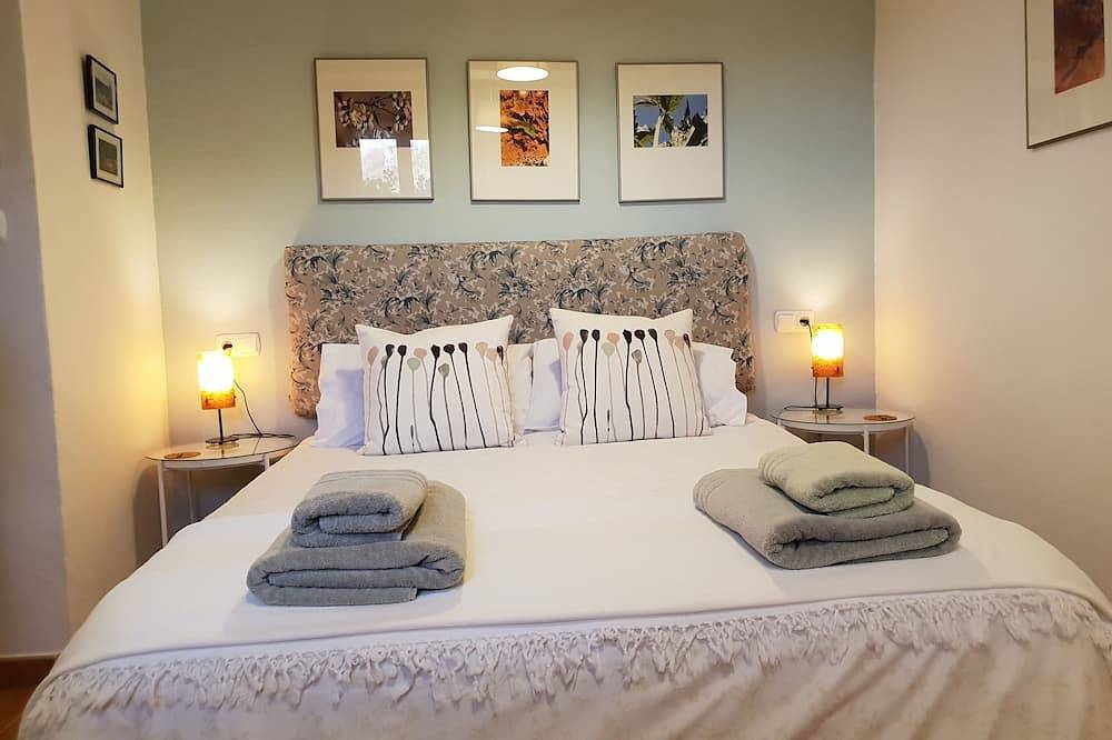 Garden apartment in the heart of the countryside, close to local villages. in Pórtugos, Granada Province