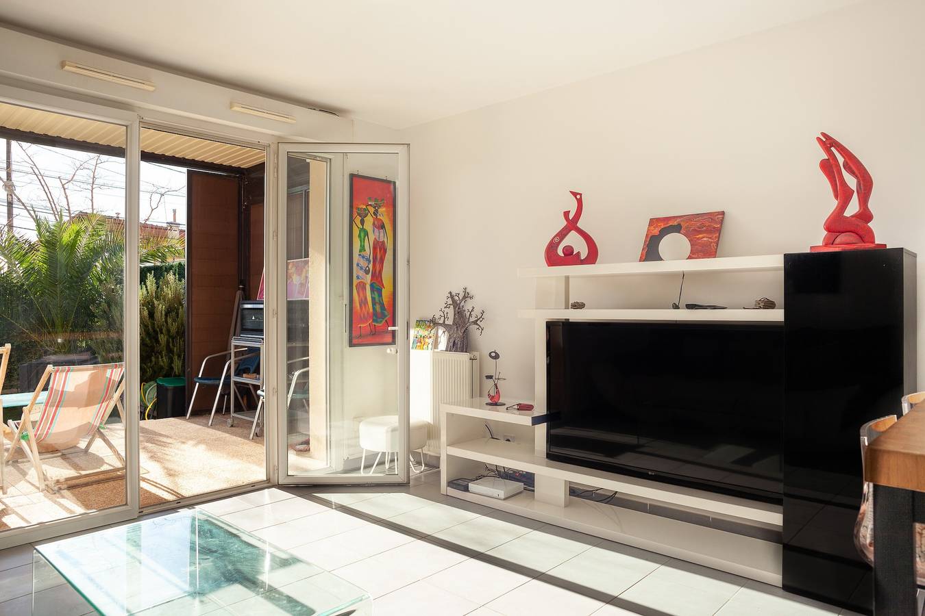 Entire apartment, Apartment 'L Évasion' with Private Terrace and Wi-Fi in Marseille, Mediterranean Coast (France)