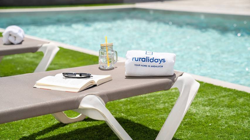 Casa rural para 20 personas, con balcón/terraza y piscina, Se admiten mascotas en Güevéjar - 2