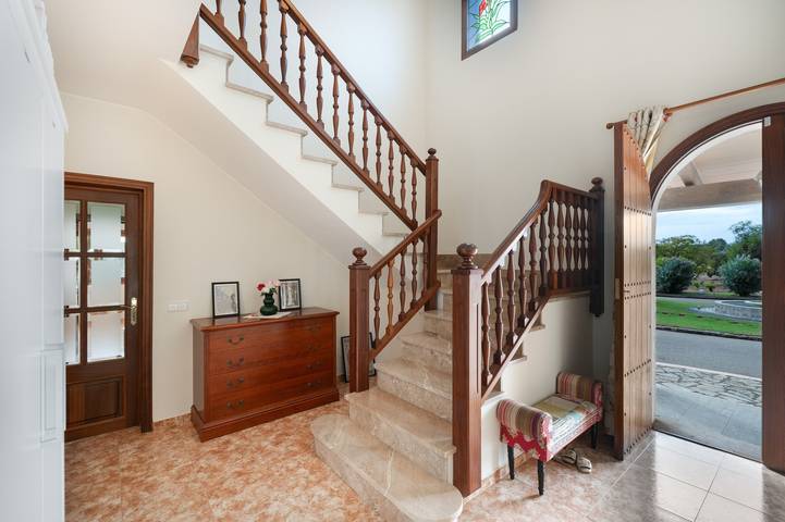 Country house 'Casa Avrelia' with mountain views, Wi-Fi, and air conditioning in Algaida, Majorca Center