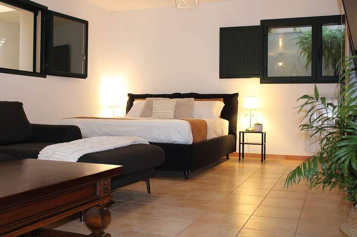 Gîte pour 4 personnes, avec jardin et terrasse à Erchie