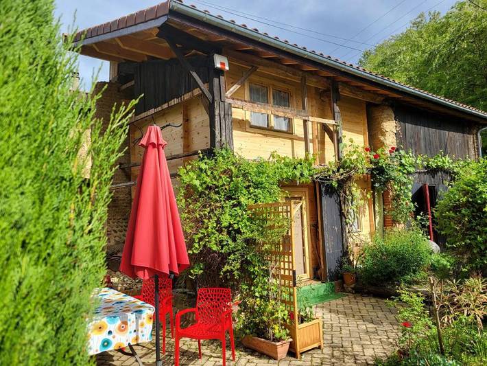 Gîte pour 2 personnes, avec terrasse et jardin à Saint-Siméon-de-Bressieux