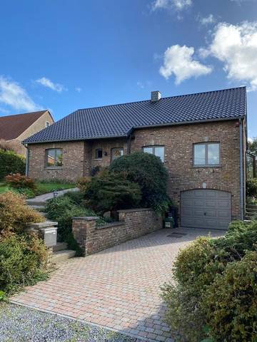 Gîte pour 3 personnes, avec jardin ainsi que terrasse et jacuzzi à Herve