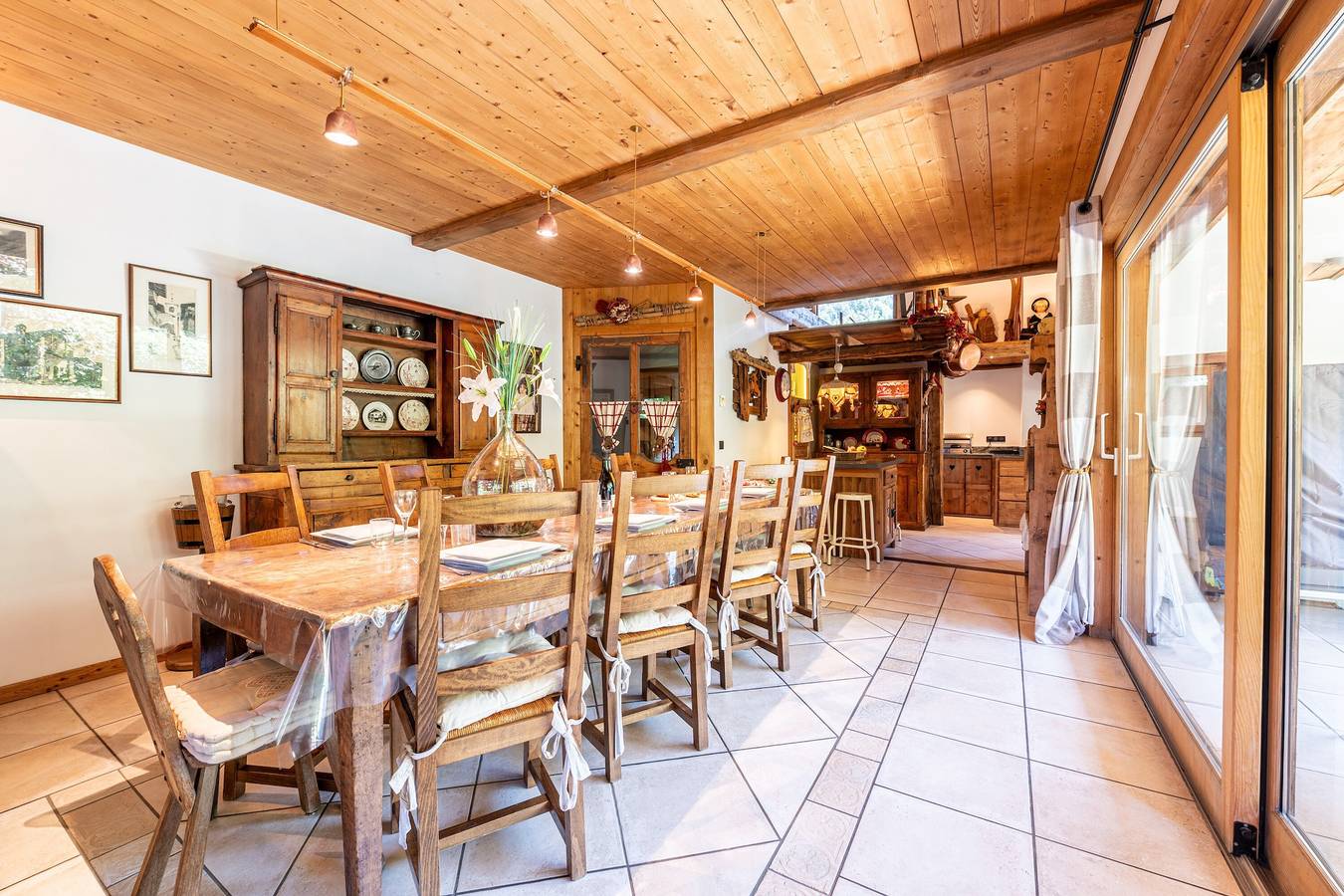 Chalet 'Le Courti' con vistas a la montaña, terraza privada y Wi-Fi in Sainte-Foy-Tarentaise, Macizo del Ruitor
