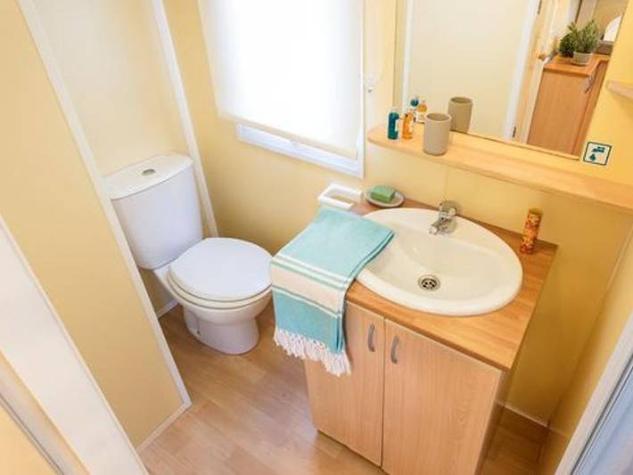 Camping Le Val d'Ussel - Mobilheim 4 personen - Classic | 2 Zi. | 4 Pers. | Erhöhte Terrasse in Proissans, Périgord Noir