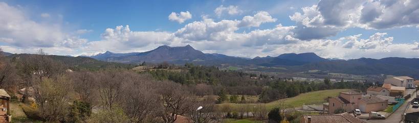 Appartement de vacances pour 3 personnes, avec jardin et terrasse dans les Alpes-de-Haute-Provence