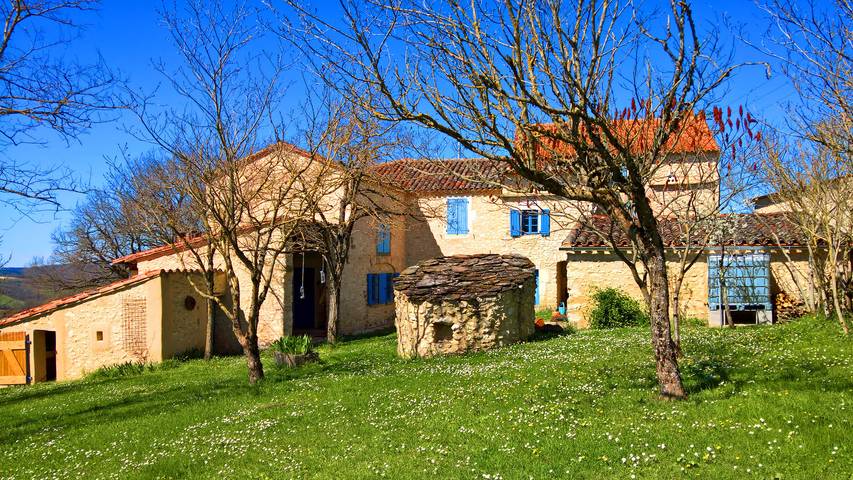 Gîte pour 6 personnes, avec jacuzzi et piscine à Monestiés