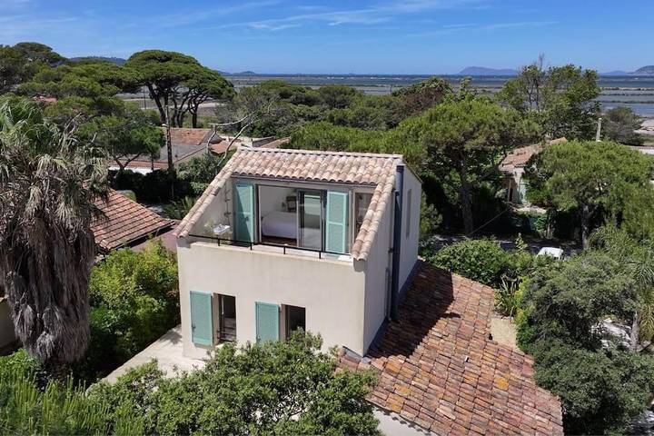 Villa pour 10 personnes, avec balcon ainsi que vue et jardin à Giens