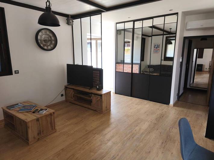 Gîte pour 4 personnes, avec terrasse et vue à Le Malzieu-Ville - 2