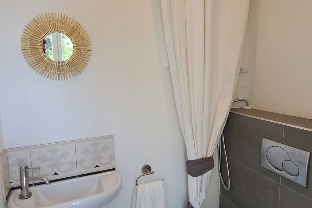 Pleasant vacation home close to the banks of the Marne. in Saint-Maur-des-Fossés, Valle del Marne