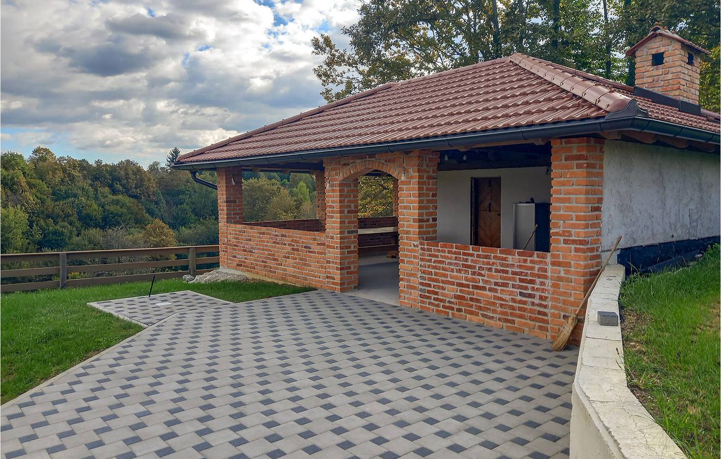 Gemütliche 1-Zimmer-Wohnung mit Terrasse, Grill und WLAN in der Nähe des Flusses Dobra in Ozalj, Karlovac und Umgebung