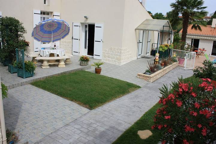Casa de vacaciones para 4 personas, con jacuzzi y balcón además de piscina y jardín - 1