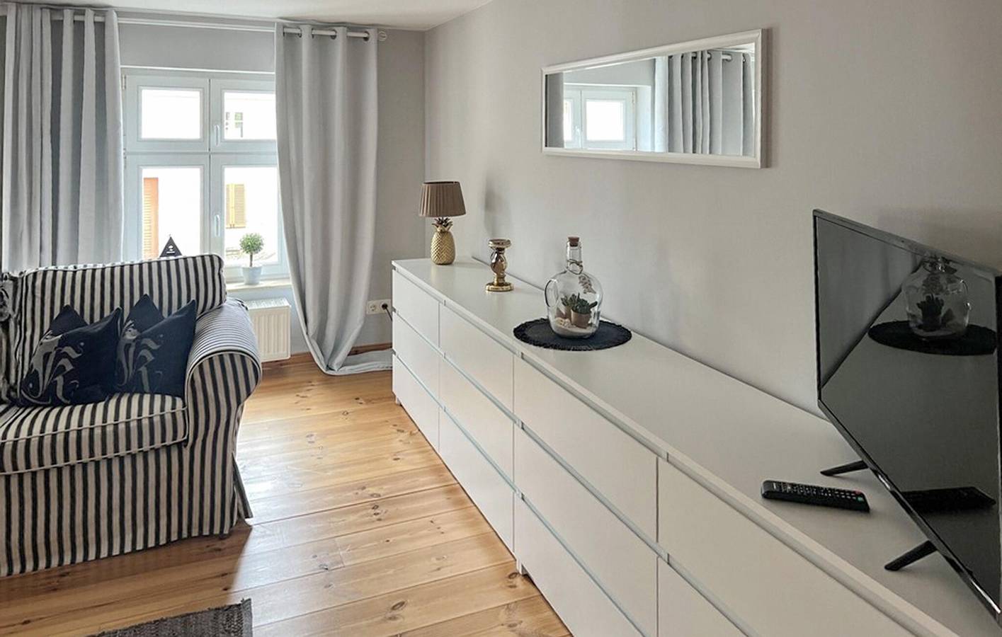 Ganze Ferienwohnung, Gartenappartement mit Parkplatz, Kochnische, Blick auf Rheinsberg in Rheinsberger See, Rheinsberg