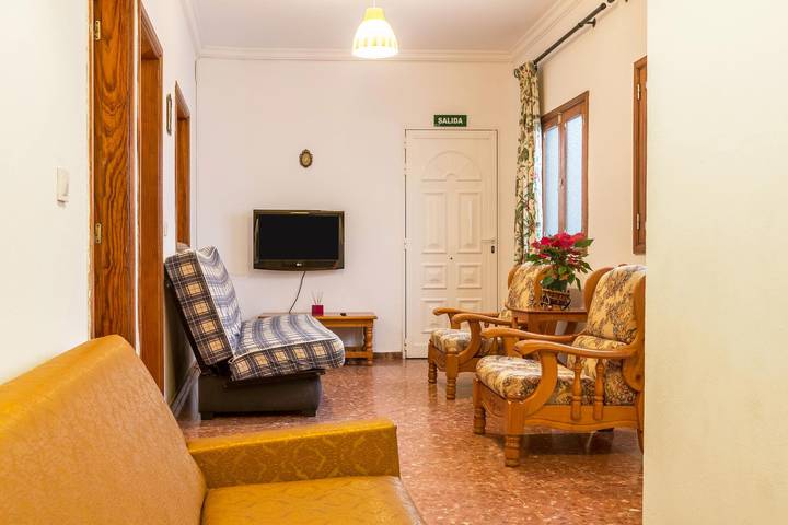 Holiday Home "Casa Tafira Baja 16 Personas" with Wi-Fi; Street Parking Available in Las Palmas de Gran Canaria, East Gran Canaria