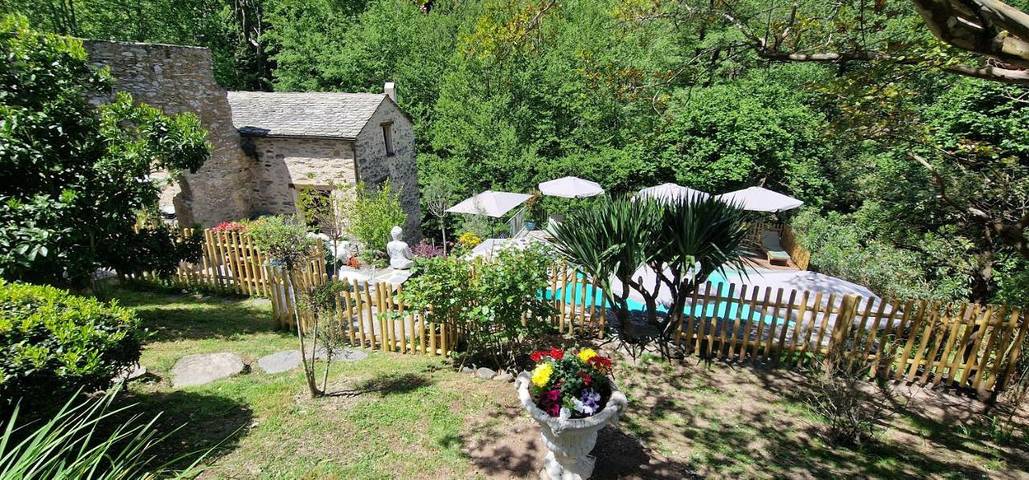 Location de vacances pour 4 personnes, avec piscine ainsi que vue et jardin à Ortiporio - 2