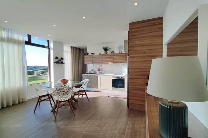 Appartement de vacances pour 4 personnes, avec piscine et jardin