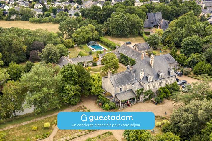 Maison de vacances pour 23 personnes, avec Terrasse ainsi que Jardin et Piscine dans Villevêque
