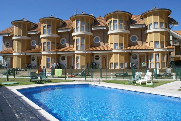 Gîte pour 6 personnes, avec jardin ainsi que piscine et jacuzzi à Noja - 4