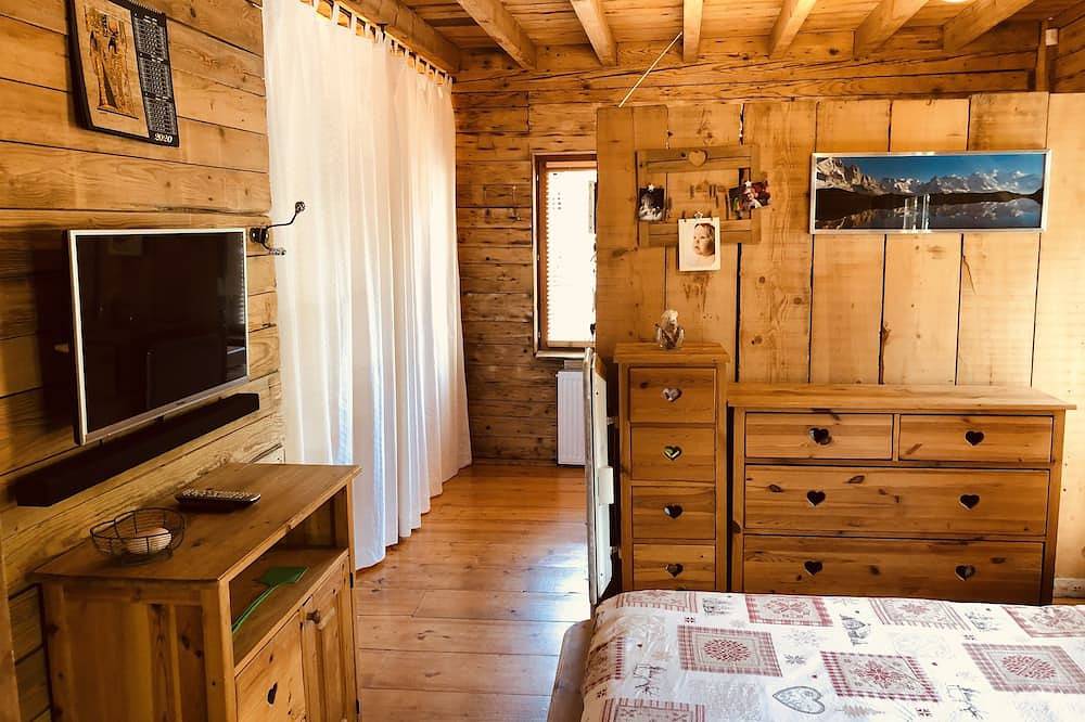 Chalet Familial entre Lac et Montagne 170m2 + Hot Tub in Talloires-Montmin, Région d'Annecy