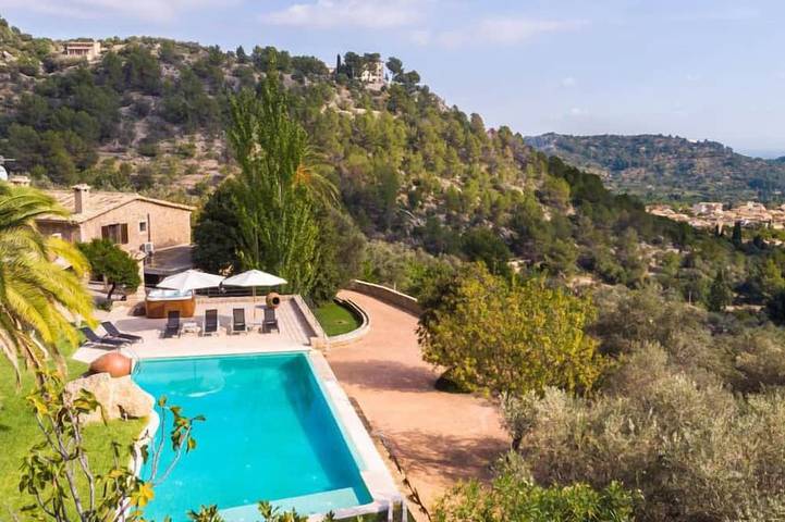 Ferienhaus für 8 Personen, mit Pool und Garten sowie Balkon - 1