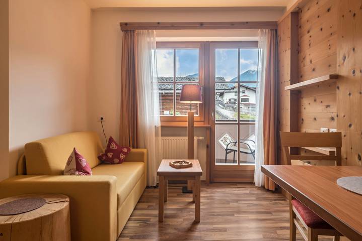 Appartamento intero, Appartamento di vacanza 'Riegelehof 1' con balcone, giardino e Wi-Fi in Laion, Dolomiti Superski