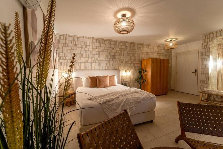 Hotel para 2 personas, con sauna y jacuzzi además de jardín y piscina - 1