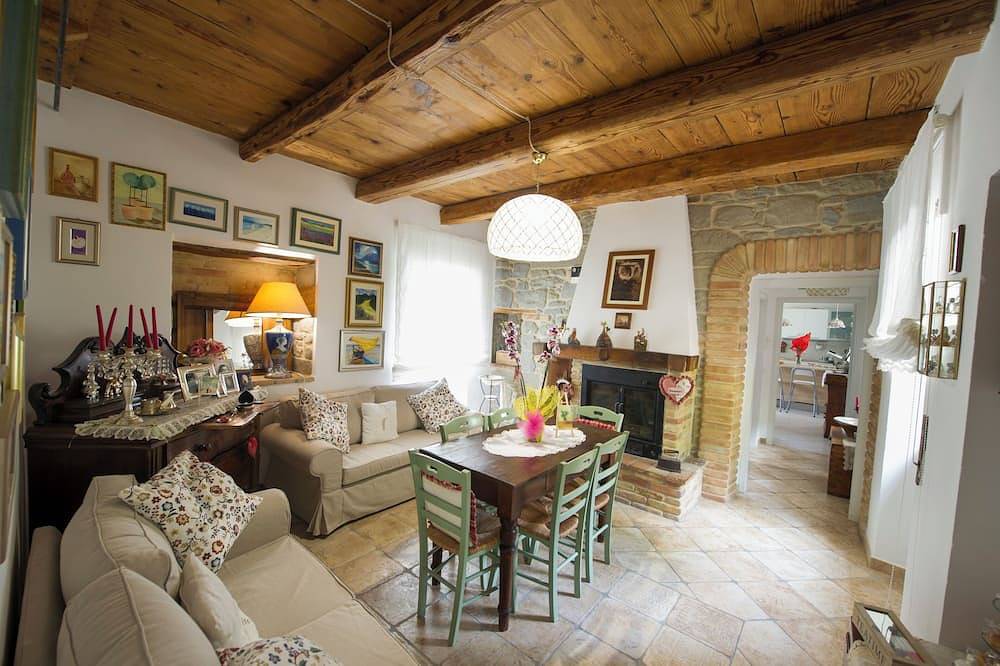 Il B&B Villa Filetta è un'accogliente struttura situata a Roccafluvione Ap in Roccafluvione, Parco nazionale dei Monti Sibillini