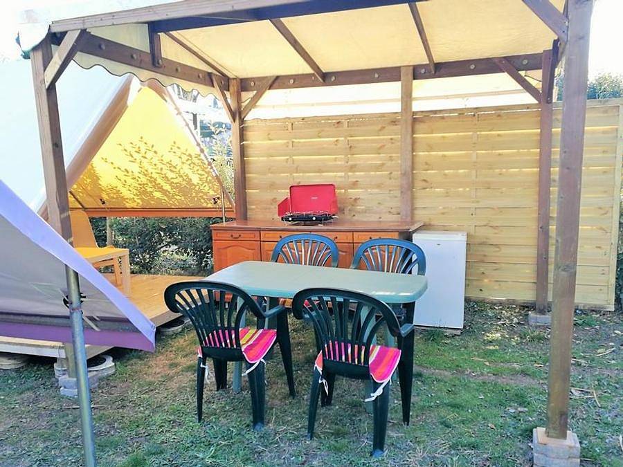 Flower Camping Provence Vallée - Tente en toile et en bois 4 personnes - Canada Treck 12m² 1 chambre (sans sanitaires) in Manosque, Parc naturel régional du Luberon