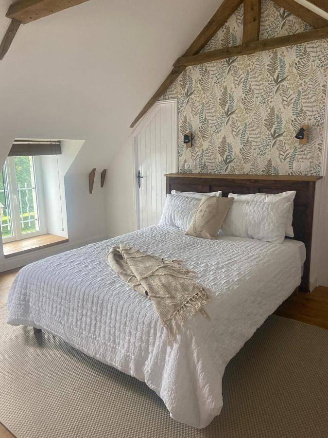 Location de vacances pour 3 personnes, avec vue et jardin à Plouguenast