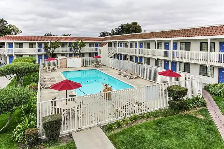 Hotel para 2 personas, con jardín además de piscina y terraza, Se admiten mascotas - 1