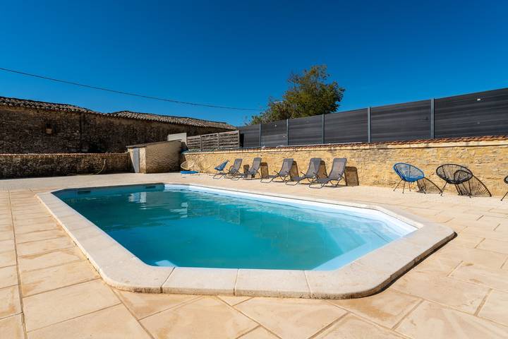 Location de vacances pour 10 personnes, avec Terrasse et Piscine à Saint-Laurent-la-Vernède