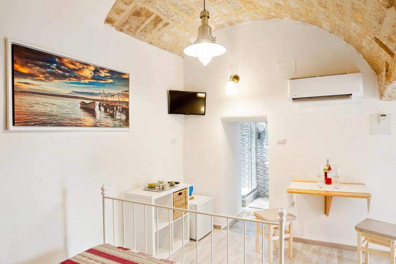 Apartamento inteiro, Delightful Room in the heart of Bari Vecchia! x 2! in Bari, Bari (província)