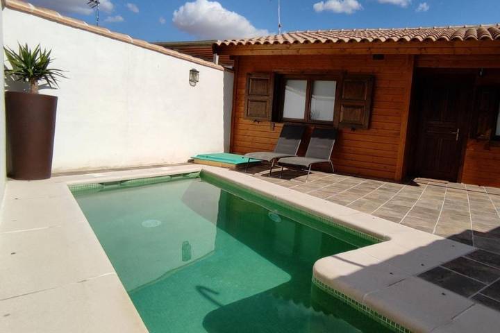 Casa rural para 4 personas, con Jacuzzi y Terraza además de Jardín y Piscina en Provincia de Toledo