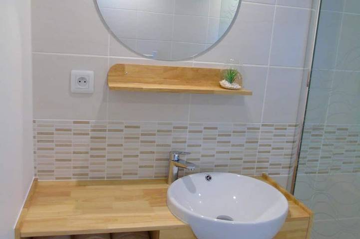 Gîte pour 2 personnes, avec terrasse ainsi que jardin et piscine à La Garde-Adhémar - 3