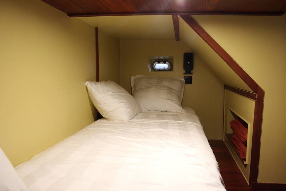 Barge Jeannine in Lobbes, Hennegau