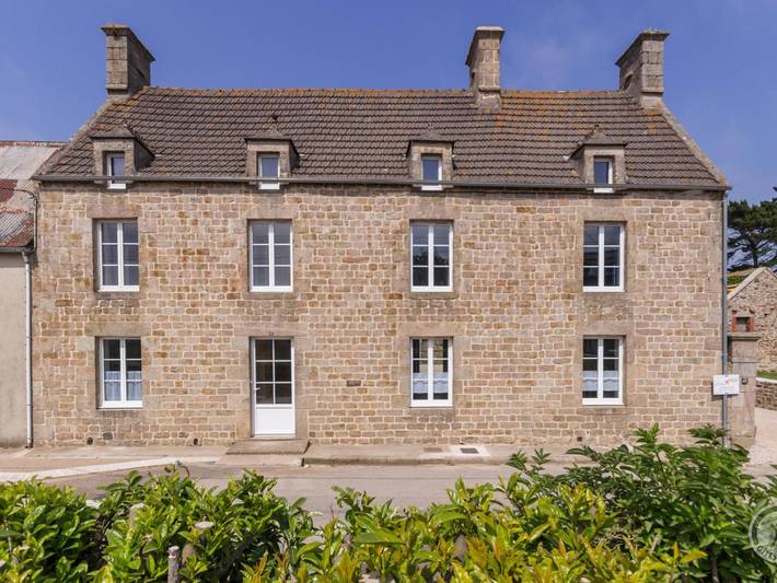 Gîte pour 10 personnes, avec jardin à Anneville-en-Saire - 4
