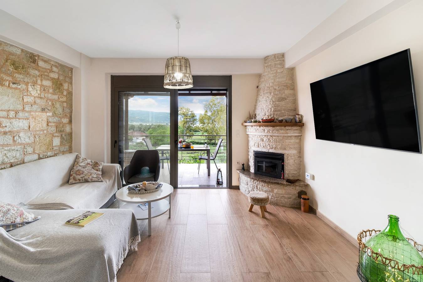 Apartamento 'Lefkada View Villa Vasiliki 1' con jardín y Wi-Fi in Región de Aetolia-Acarnania