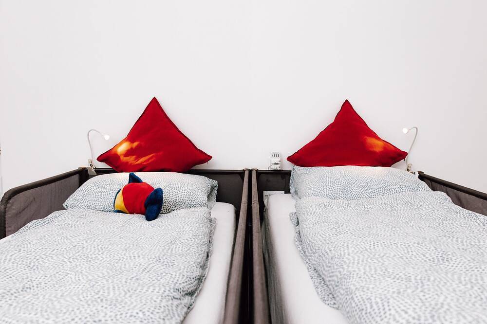 Ganze Wohnung, Ferienwohnung mit überdachter Terrasse & Garten in Bad Pyrmont, Weserbergland