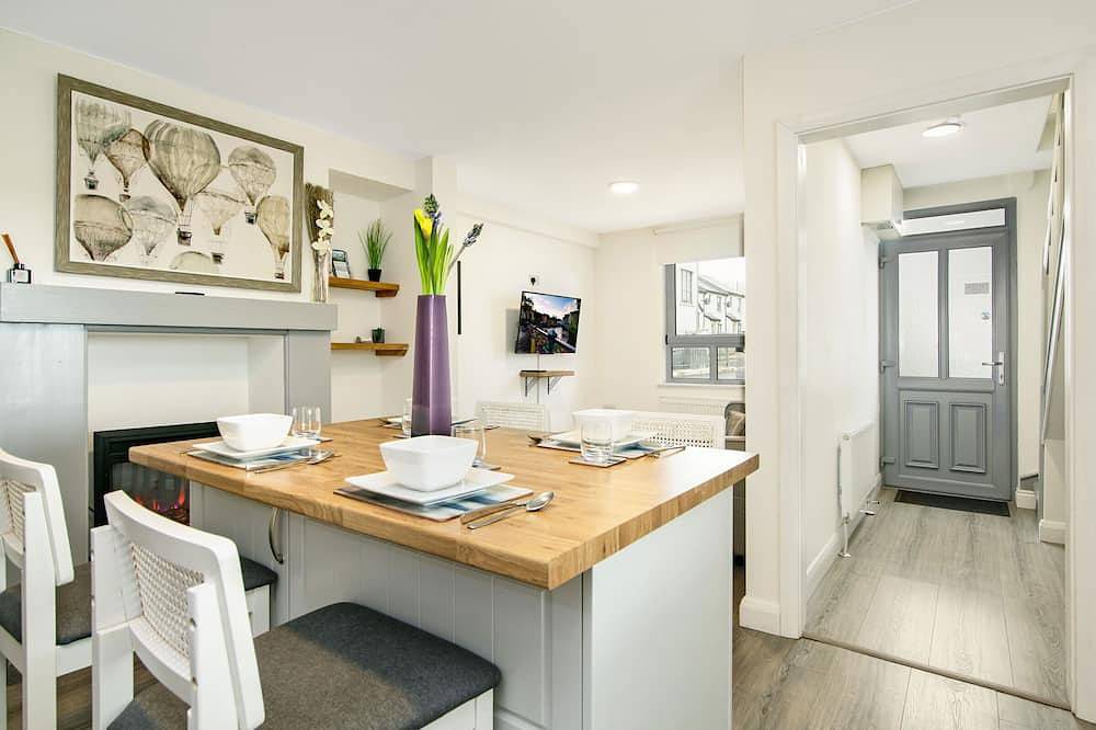 St. Edwards Hill-Downtown Style + Classic Elegance in Sligo, County Sligo