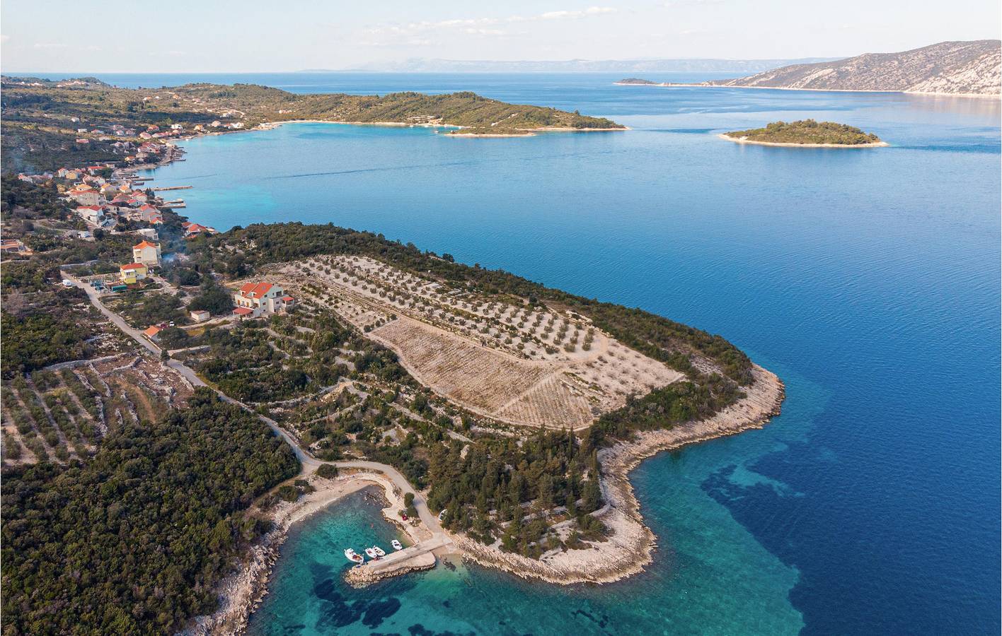 Geheel vakantieappartement, Gezellig appartement met 2 slaapkamers, terras, wifi en airconditioning, vlak bij het strand van Tri Žala in Kneza, Korcula
