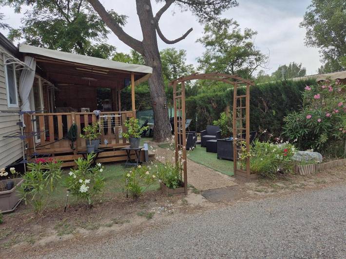 Camping pour 6 personnes, avec piscine et terrasse, animaux acceptés à La Roque-d'Anthéron - 2