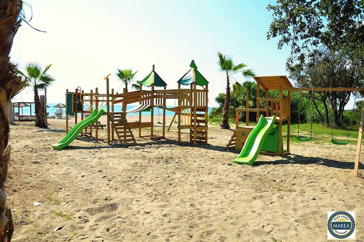 Apartamento entero, Bungalow junto al mar con playa equipada in Santa-Lucia-di-Moriani, Región de Corte