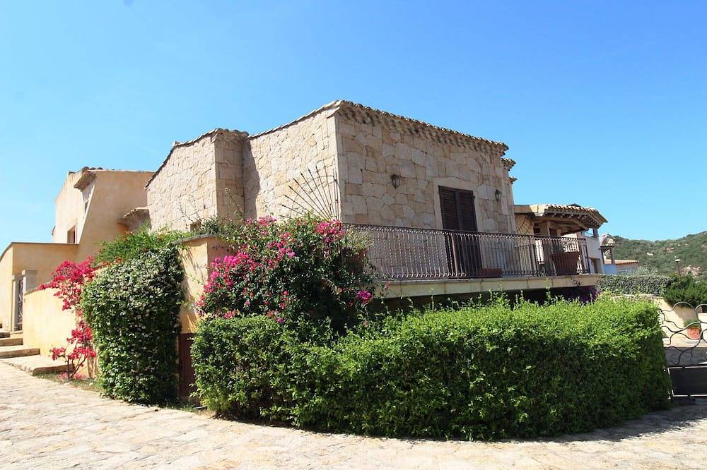 Villa Le Maree rifiniture di pregio ampia vista mare in Cannigione, Arzachena