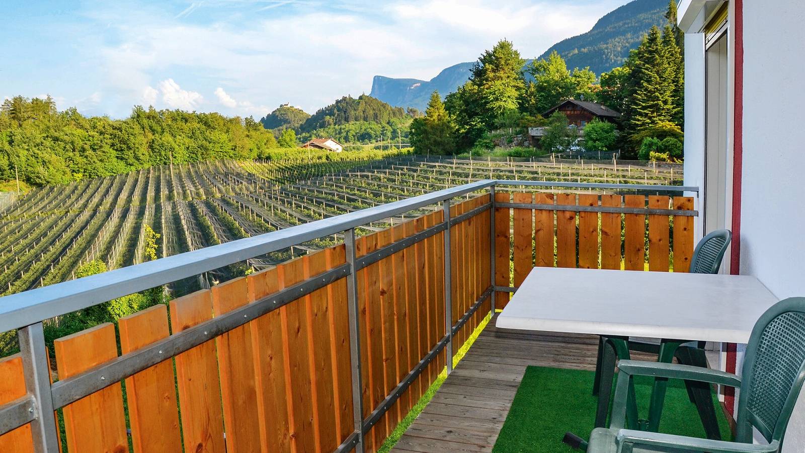 Ganze Wohnung, Ferienwohnung 'Residenz Sonnegg 2' mit Bergblick, Gemeinschaftspool und Wlan in Völlan, Lana