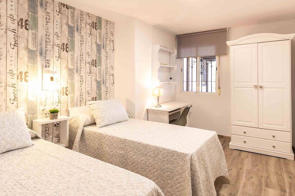 Cottage with pool, barbecue and garden in Nigüelas, Granada Province