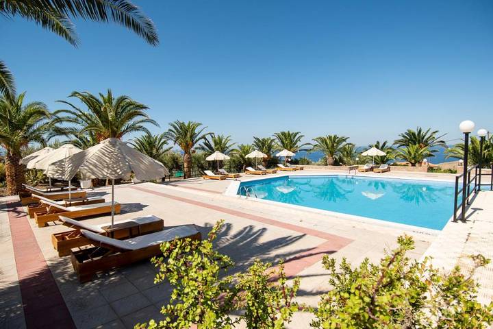 Appart’hôtel pour 2 personnes, avec bassin pour enfant ainsi que piscine et jardin