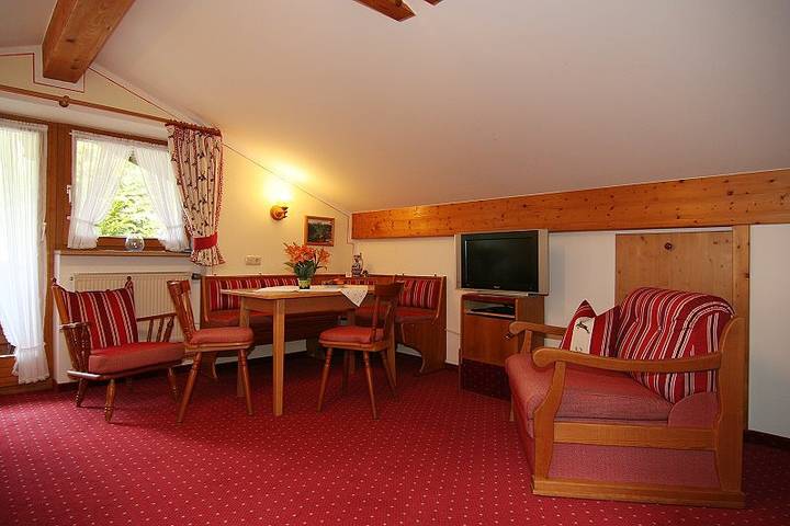 Ganze Ferienwohnung, Haus am Reschenberg Ferienwohnungen - Ferienwohnung Ramsau, 1-2 Personen, 28 qm, Balkon, Wohn-Schlafzimmer, Mansarde in Ramsau bei Berchtesgaden, Berchtesgadener Alpen